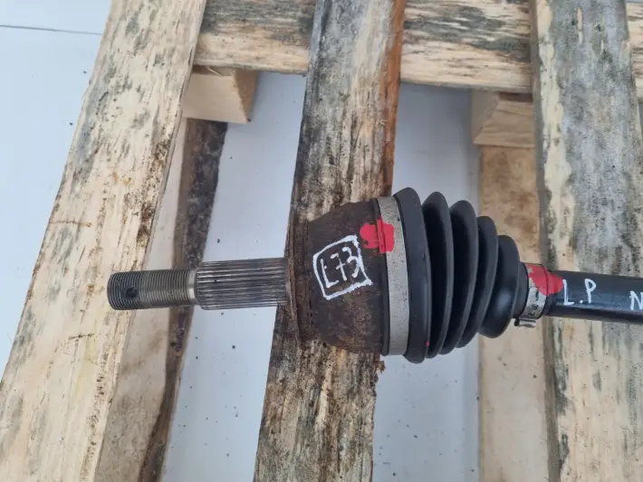 Nissan Navara III 2.5 dCi LEWA PRZEDNIA PÓŁOŚ półośka lewy przód 39100EB310