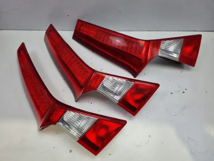 Volvo V70 III XC70 TYLNIA TYLNA LAMPA LEWA lewy tył kierowcy LED 31276835