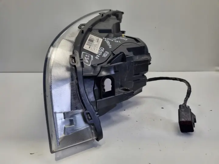 Volvo V60 S60 II PRZEDNIA LAMPA PRAWA prawy przód XENON EUROPA 31299991