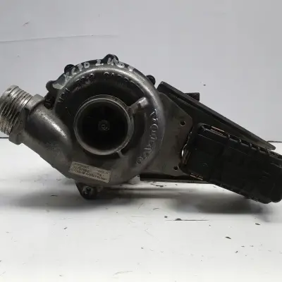 Volvo V70 II XC70 XC90 2.4 D5 TURBOSPRĘŻARKA turbo 30757080 757779-10