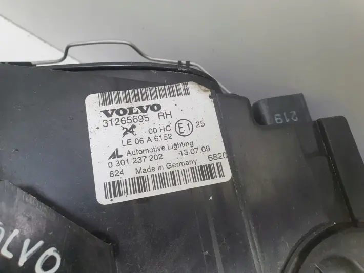 Volvo S40 II V50 LIFT PRZEDNIA LAMPA PRAWA prawy przód 0301237202 31265695