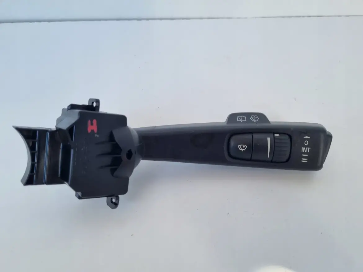 Volvo V70 III XC70 II III MANETKA WYCIERACZEK przełącznik włącznik 31264168