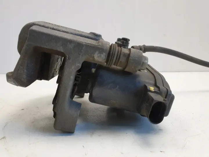 Santa Fe IV 2.2 CRDI PRAWY TYLNY ZACISH HAMULCOWY