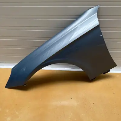 Mercedes CLS C219 04-10r PRZEDNI BŁOTNIK LEWY PRZÓD kierowcy