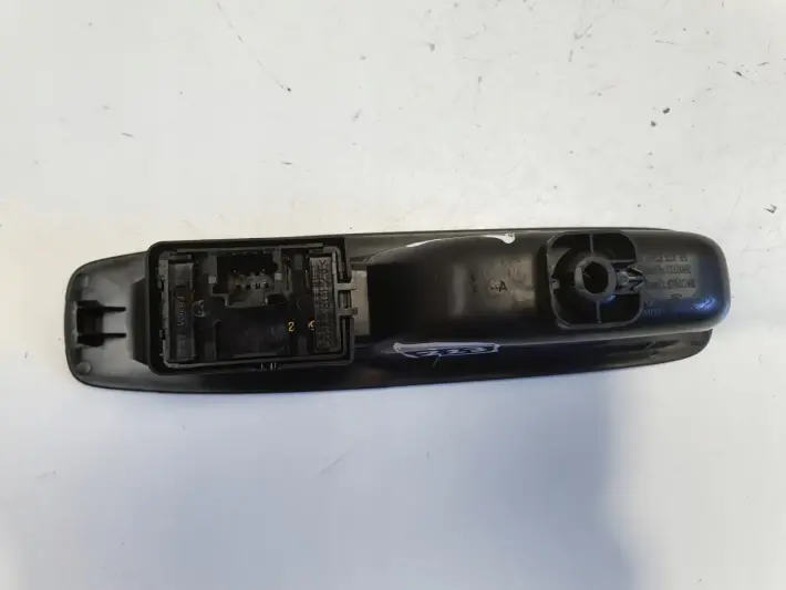 Renault Megane IV PRAWY TYLNY PANEL STEROWNIA SZYBĄ szyb tył 829507746R