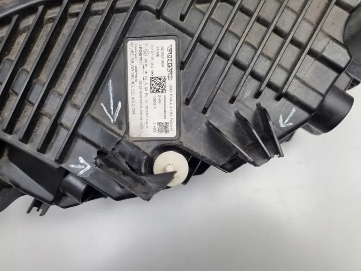 Volvo XC60 II FULL LED PRZEDNIA LAMPA PRAWA prawy przód EUROPA 32337383