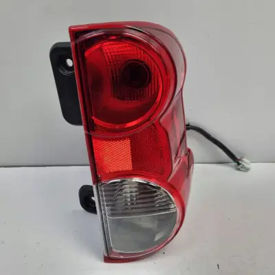 Nissan NV200 TYLNIA TYLNA LAMPA PRAWA prawy tył pasażera 26550BJ00A