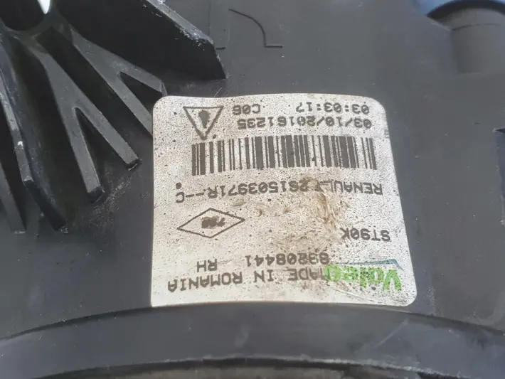 Renault Trafic III 14r- PRZEDNI HALOGEN PRAWY PRZÓD pasażera 261503971R