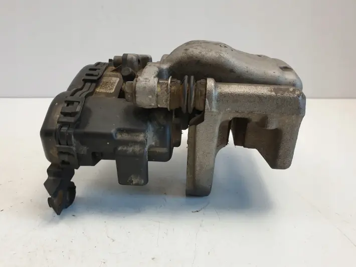 Mercedes W246 LEWY ZACISK HAMULCOWY lewy tył