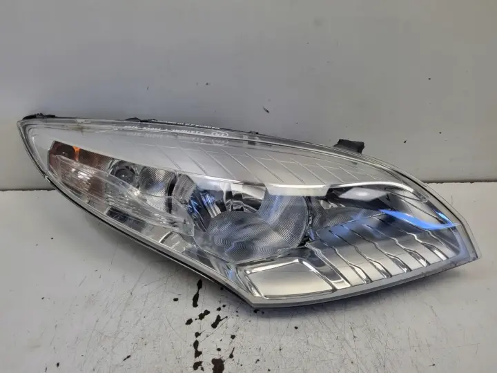 Renault Megane III 08-12r PRZEDNIA LAMPA PRAWA PRAWY PRZÓD 260100017R