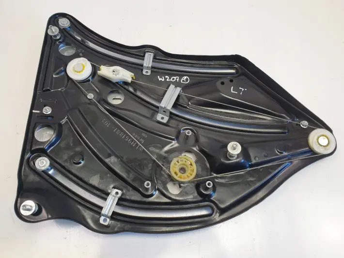 Mercedes W207 C207 A207 LEWY PODNOŚNIK SZYBY