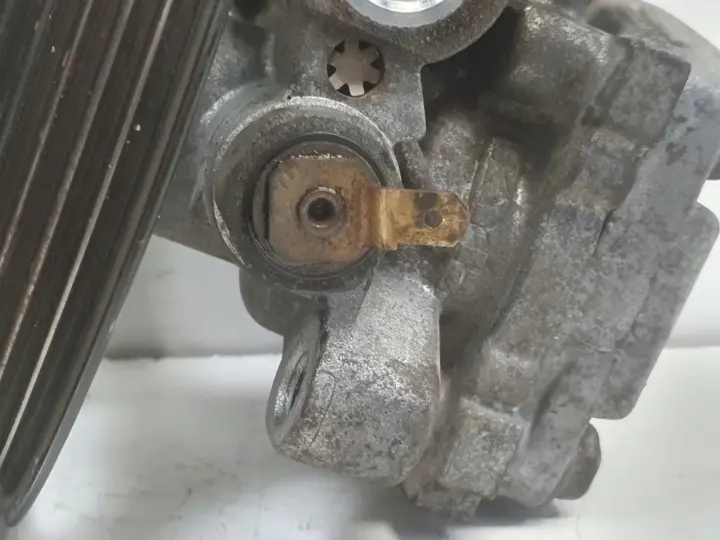 Mazda 3 BK 1.6 16V POMPA WSPOMAGANIA kyb