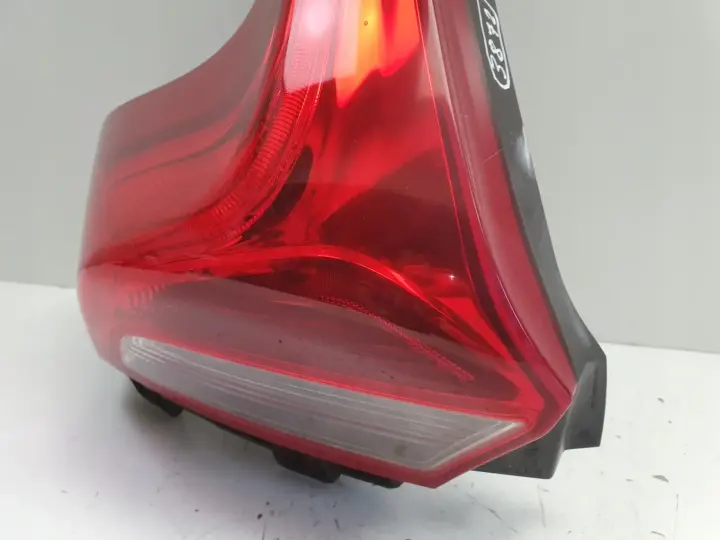 Volvo V40 II 12-16r TYLNIA TYLNA LAMPA LEWA lewy tył 31395844