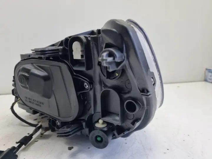 Volvo XC60 13-17r LIFT PRZEDNIA LAMPA PRAWA PRAWY PRZÓD LED europa