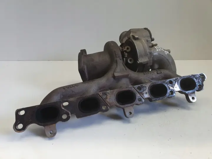 Volvo S40 II V50 2.5 T TURBOSPRĘŻARKA turbo 30757112