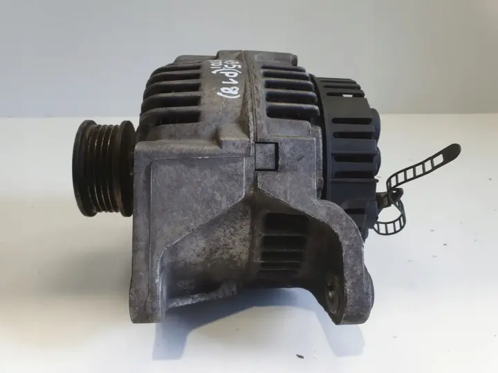 Audi A4 B5 Passat B5 1.6 8V ALTERNATOR valeo