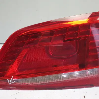 VW Passat B7 sedan 10-14 TYLNA LAMPA PRAWA W KLAPE prawy tył pasażera LED