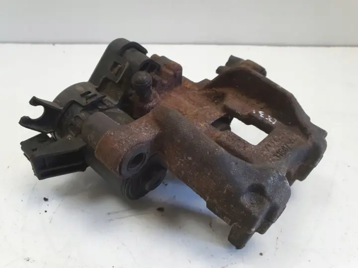 Volvo V60 II S90 V90 TYLNY ZACISK HAMULCOWY prawy tył 31687346