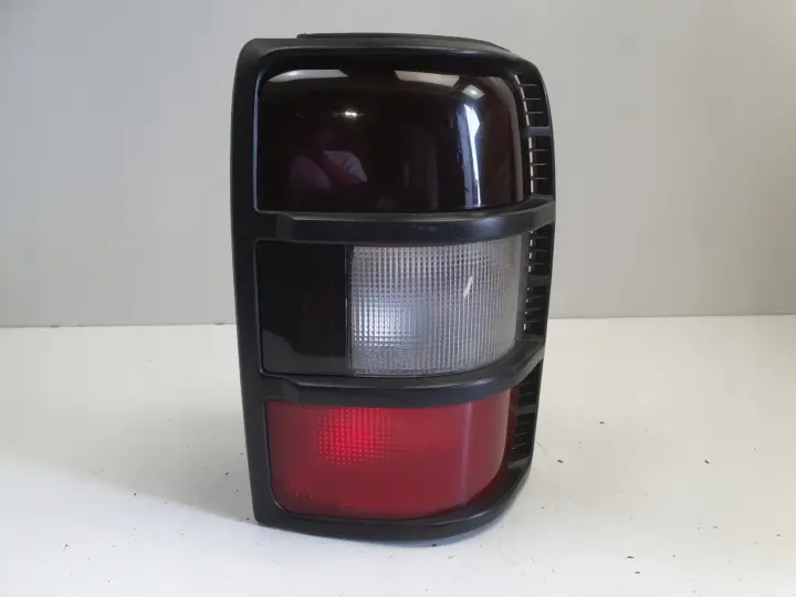 Mitsubishi Pajero II 91-99r TYLNIA TYLNA LAMPA PRAWA prawy tył