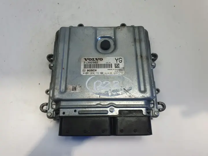 Volvo XC60 2.4 D5 STEROWNIK SILNIKA komputer 31392982