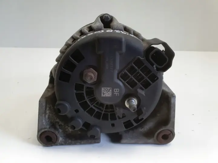 Opel Zafira B 1.8 16V ALTERNATOR 13500577