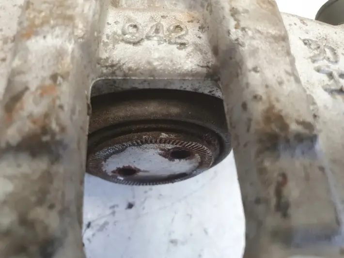 Volvo V40 II TYLNY ZACISK HAMULCOWY prawy tył Pasażera P.T