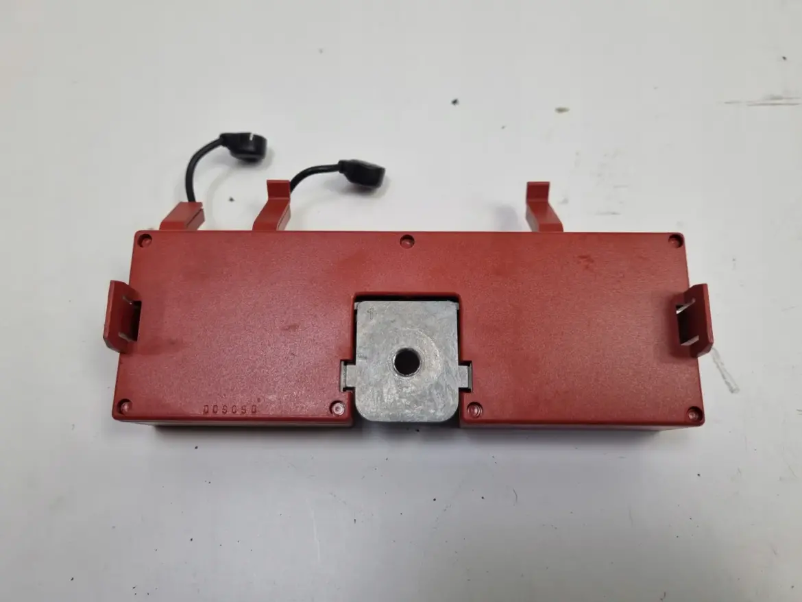 Volvo S60 I XC70 I V70 II WZMACNIACZ ANTENOWY 30752894