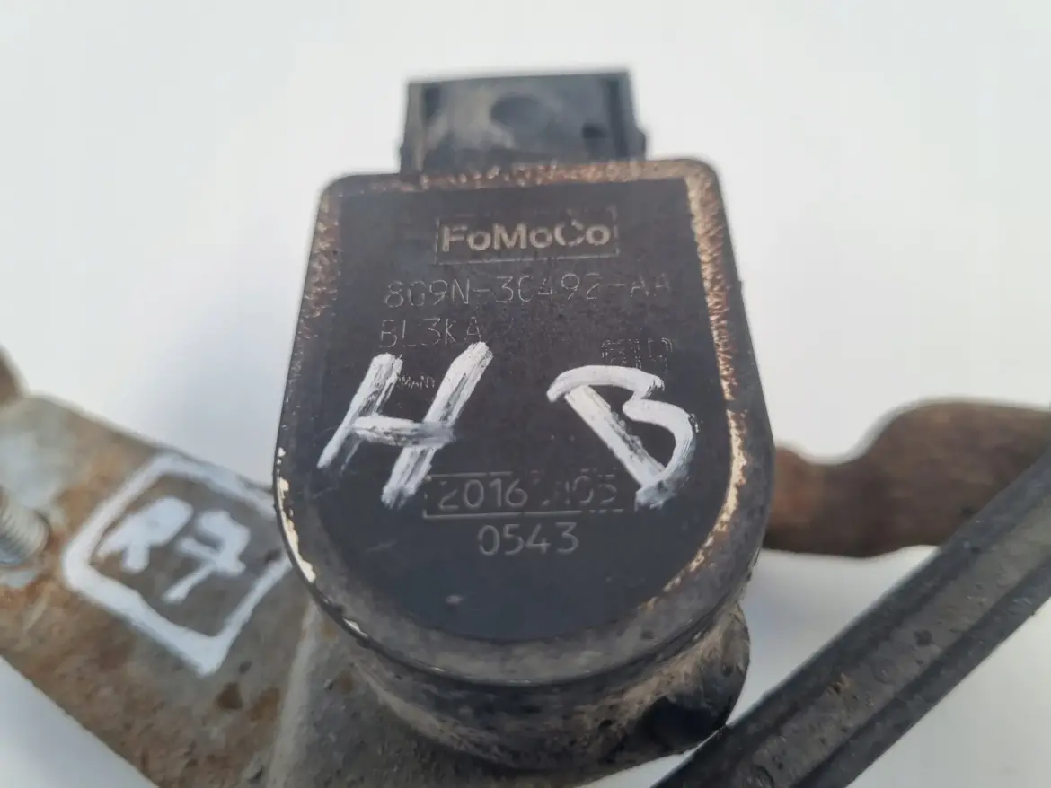 Volvo S80 II V70 III CZUJNIK POZIOMOWANIA LAMPY prawy tył 8G9N-3C492-AA
