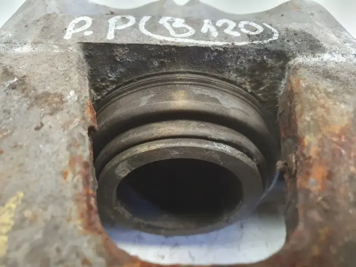 Volvo V40 II PRZEDNI ZACISK HAMULCOWY prawy przód PASAŻERA P.P 976