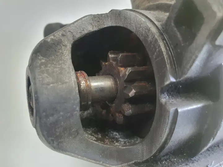 BMW E60 2.0 D ROZRUSZNIK 0001139002 bosch