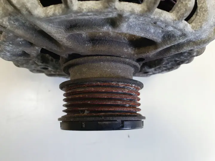 Volvo V70 III 2.0 D3 ALTERNATOR bosch 30659131