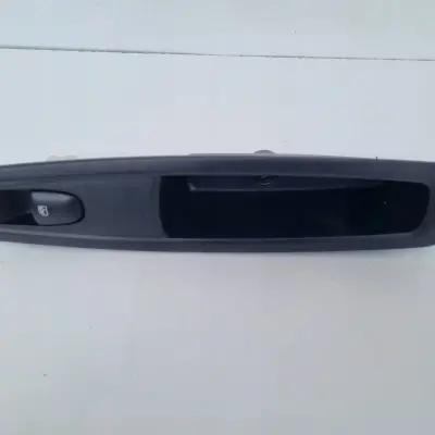 Renault Kadjar PRZEŁĄCZNIK SZYBY PANEL prawy tył PASAŻERA 829508687R