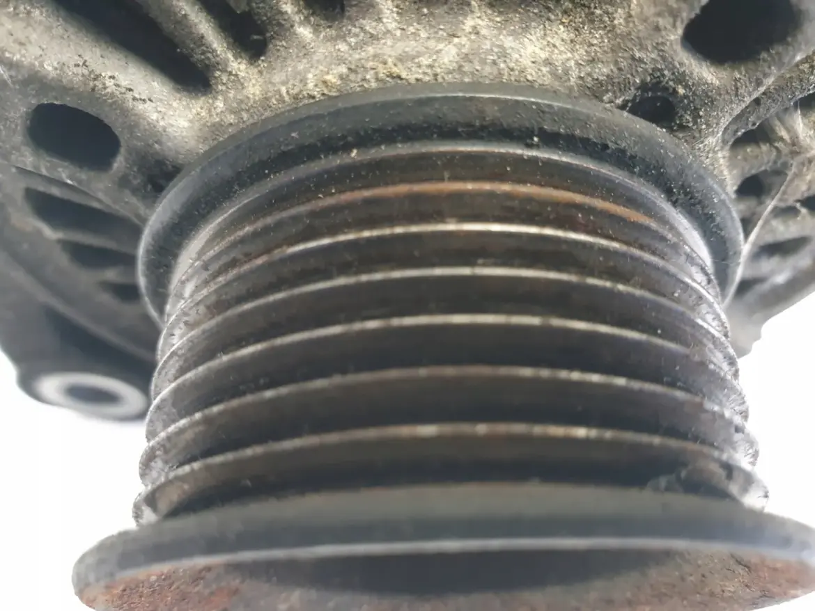 Toyota RAV4 2.0 VVTI ALTERNATOR 27060-28110 oryginał