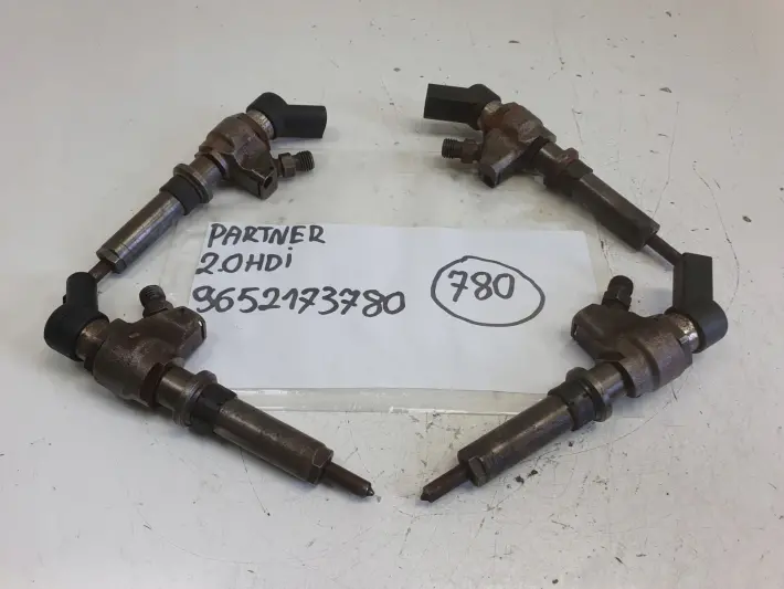 Peugeot Partner 2.0 HDI WTRYSKIWACZ wtrysk 9652173780