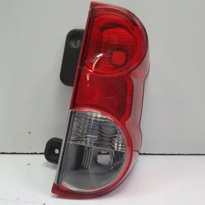 Nissan NV200 TYLNA LAMPA PRAWA prawy tył pasażera