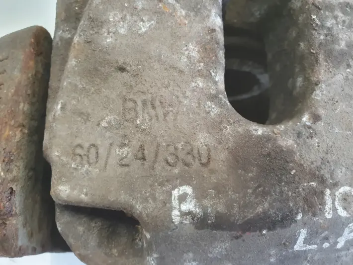BMW F10 F10 PRZEDNI ZACISK HAMULCOWY lewy przód kierowcy 60/24/330