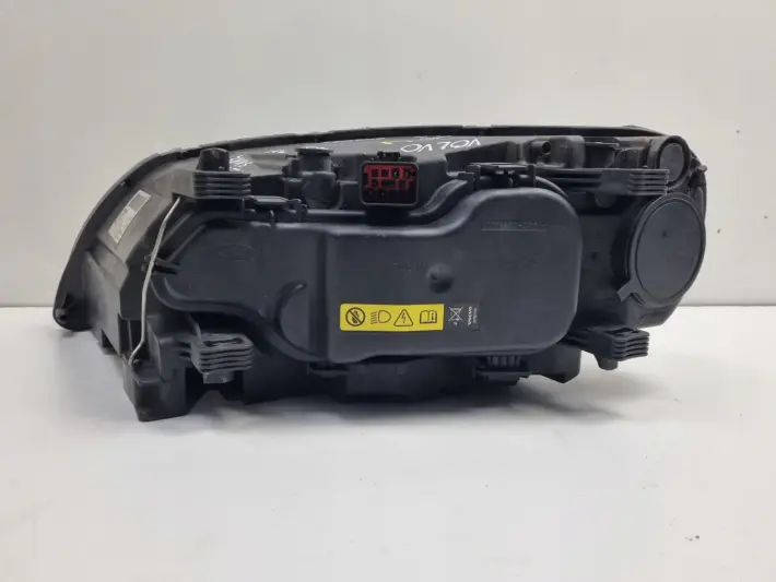 Volvo S80 II V70 III 06-16r PRZEDNIA LAMPA PRAWA PRAWY PRZÓD skręt 31214169