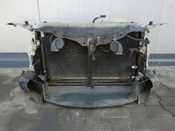 Lexus IS220 2.2 D PRZEDNI PAS CHŁODNICE KOMPLET