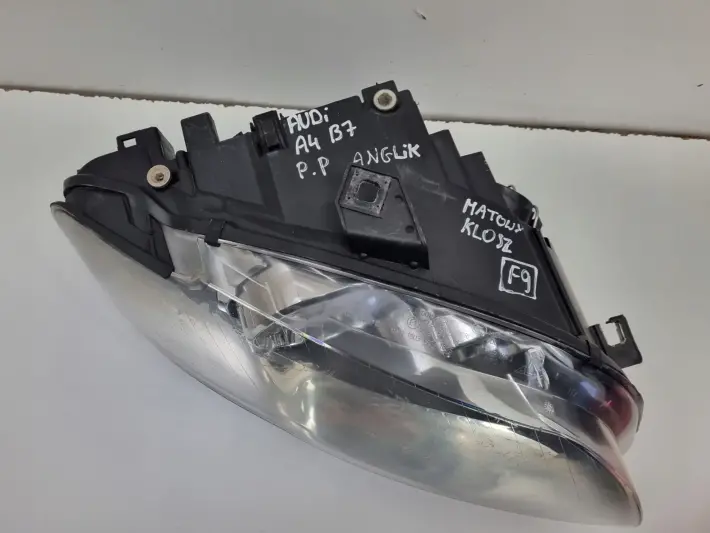 Audi A4 B7 04-08r PRZEDNIA LAMPA PRAWA PRAWY PRZÓD 1305630462