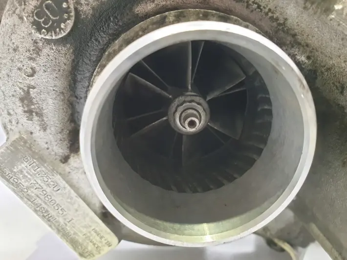 BMW E87 2.0 D TURBOSPRĘŻARKA turbo 7798055