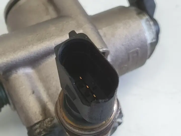 Audi A4 B7 2.0 TFSI POMPA WTRYSKOWA paliwa 06F127025M