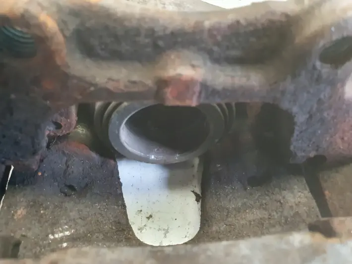 Volvo V40 II PRZEDNI ZACISK HAMULCOWY prawy przód PASAŻERA P.P 976