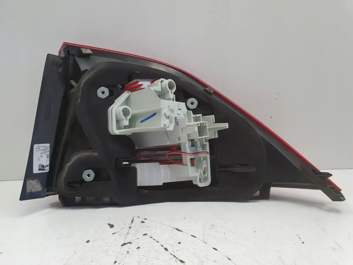 Volvo S60 II 10-13r TYLNIA TYLNA LAMPA LEWA lewy tył ŁADNA 30796267