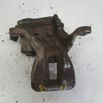 Toyota Corolla XII E21 TYLNY ZACISK HAMULCOWY lewy tył KIEROWCY A006B119B