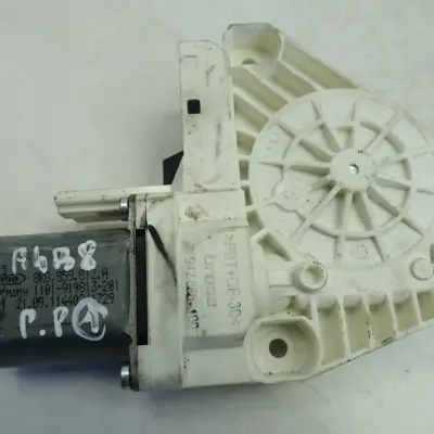 Audi A4 B8 SILNICZEK TYLNEJ SZYBY prawy tył