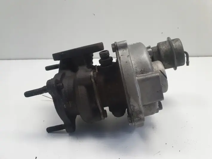 VW Bora 1.9 TDI TURBOSPRĘŻARKA turbo 038145701D