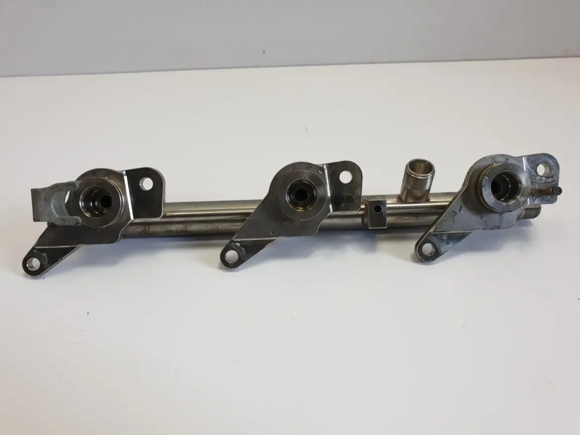 Mercedes W205 3.0 V6 LISTWA WTRYSKOWA A2760781345