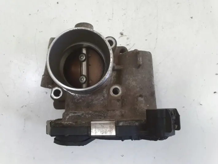 Opel Corsa D 1.4 16V PRZEPUSTNICA 55562270