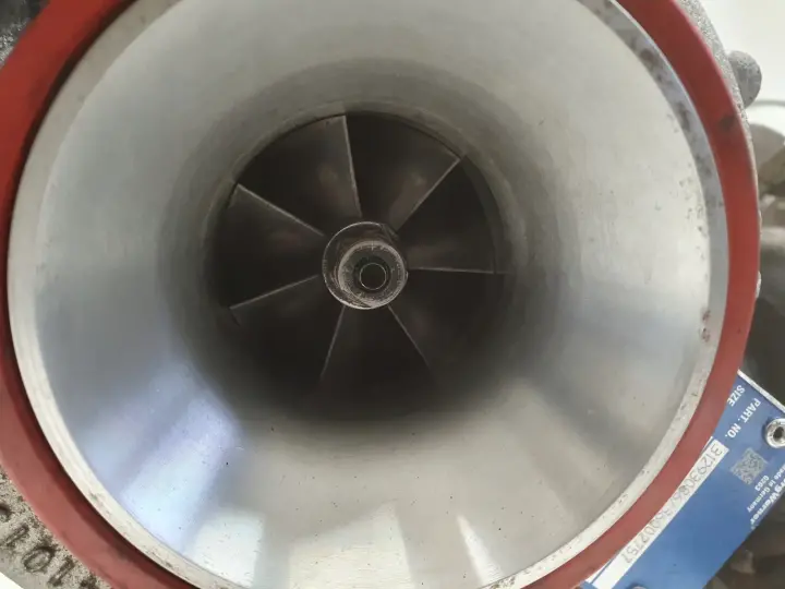 Volvo V60 XC60 S80 2.4 D5 TURBOSPRĘŻARKA turbo 36002757 36002640 31293086