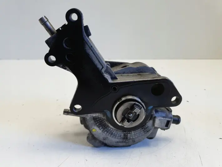 VW Caddy III 2.0 SDI POMPA VACUM wakum 561005310